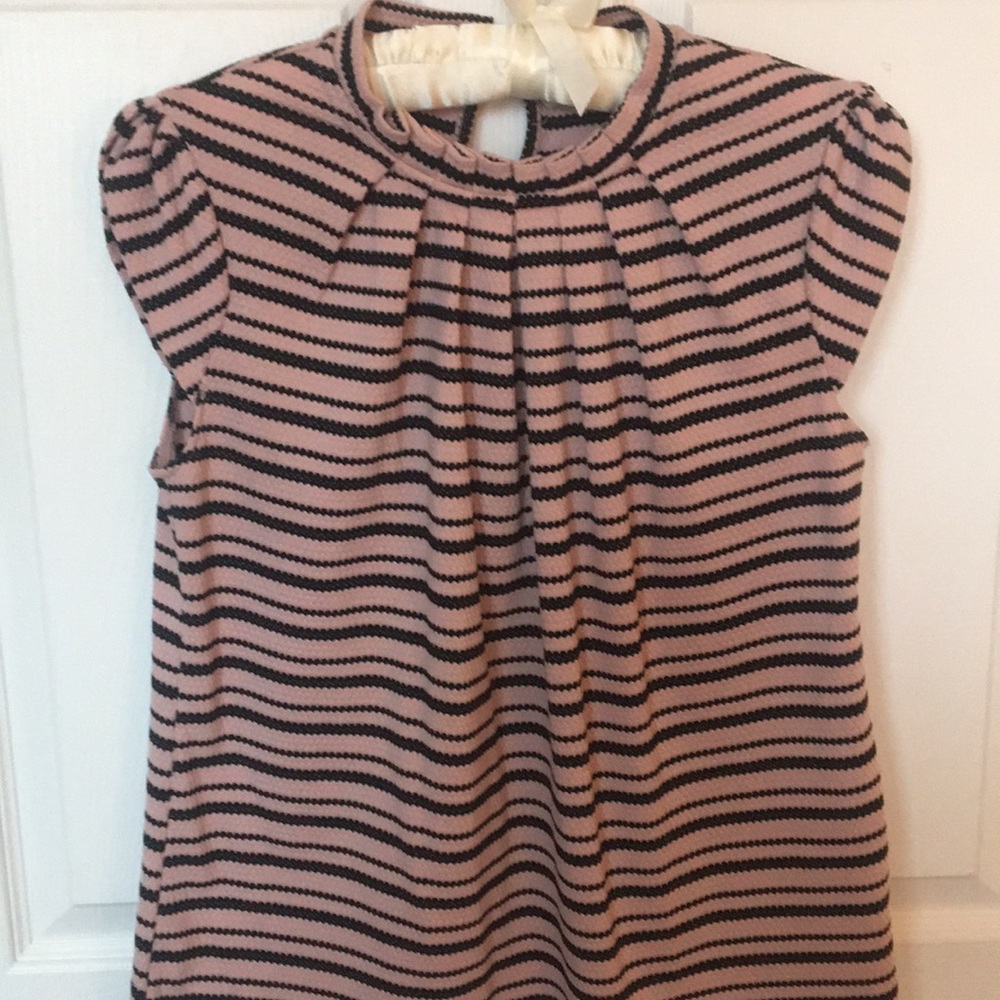 Super cute cap sleeve top